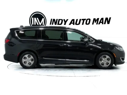 Another view of 2018 Chrysler Pacifica Hybrid Limited for sale in Indianapolis, IN at Indy Auto Man