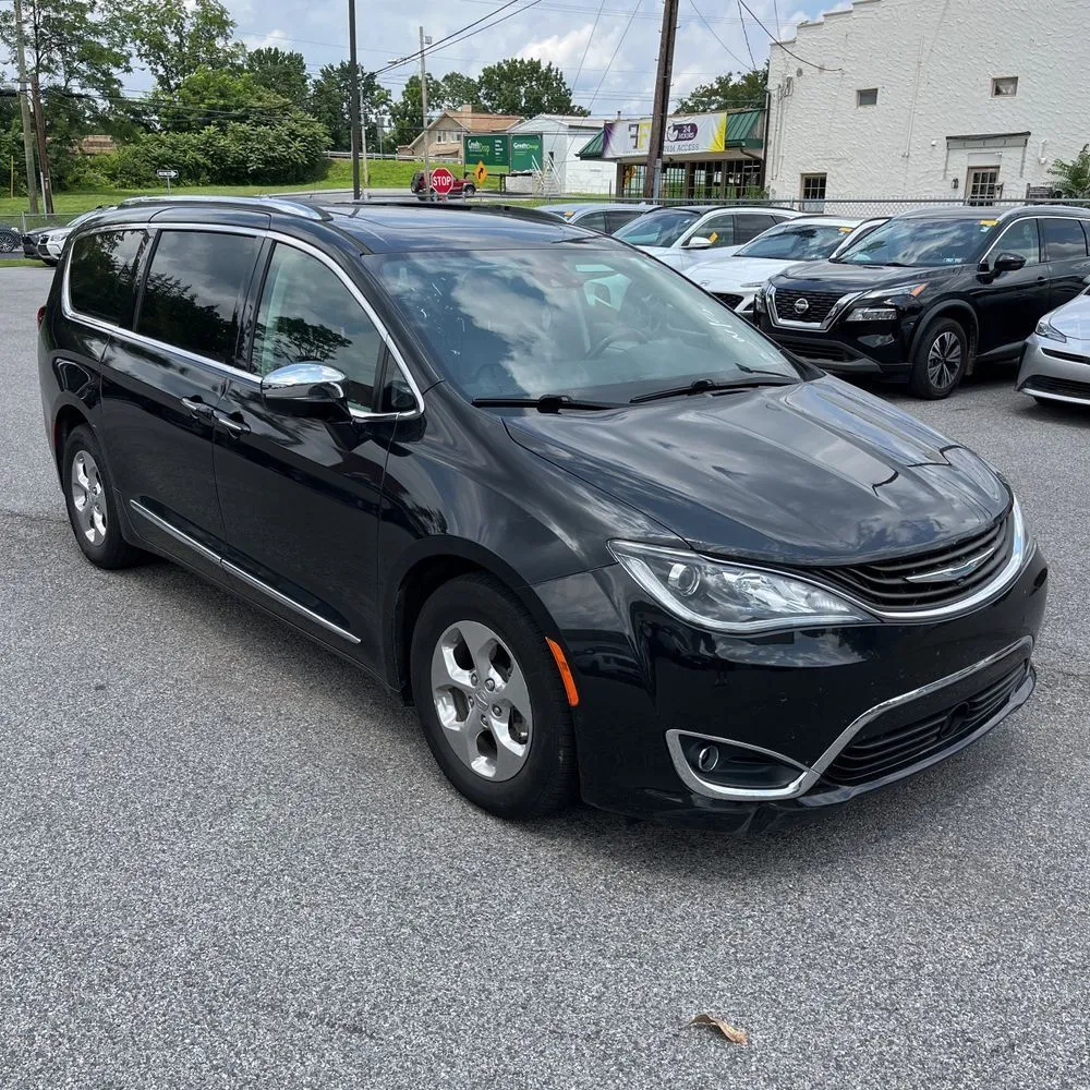 Black 2018 Chrysler Pacifica Hybrid Limited for sale in Indianapolis, IN