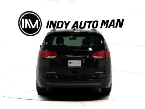 More photos of 2018 Chrysler Pacifica Hybrid Limited at Indy Auto Man, IN