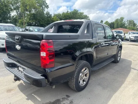 More photos of 2008 Chevrolet Avalanche 1500 LS at Indy Auto Man, IN