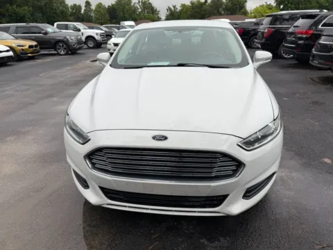 Photos of 2016 Ford Fusion SE for sale in Indianapolis, IN at Indy Auto Man