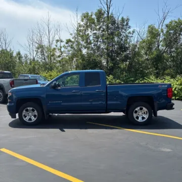 More photos of 2017 Chevrolet Silverado 1500 LT LT2 at Indy Auto Man, IN