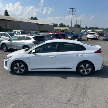 More photos of 2019 Hyundai Ioniq Plug-In Hybrid at Indy Auto Man, IN