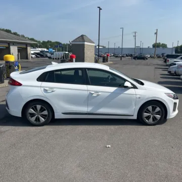 More photos of 2019 Hyundai Ioniq Plug-In Hybrid at Indy Auto Man, IN