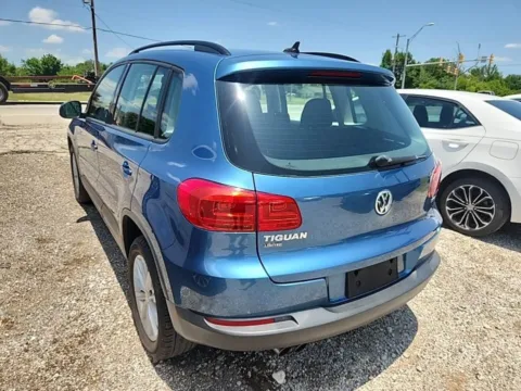 More photos of 2018 Volkswagen Tiguan Limited 2.0T at Indy Auto Man, IN