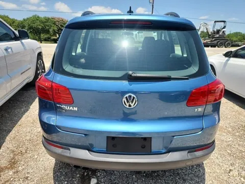 More photos of 2018 Volkswagen Tiguan Limited 2.0T at Indy Auto Man, IN