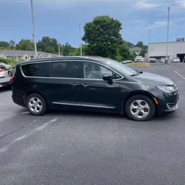 More photos of 2017 Chrysler Pacifica Touring L Plus at Indy Auto Man, IN