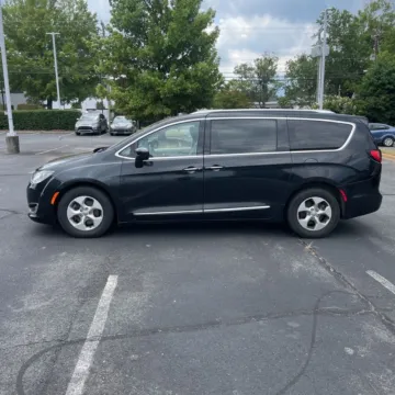 More photos of 2017 Chrysler Pacifica Touring L Plus at Indy Auto Man, IN