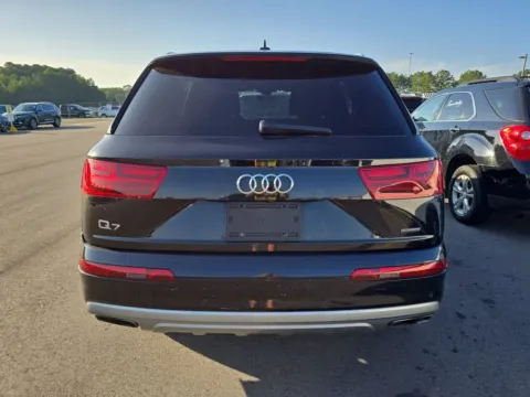 More photos of 2019 Audi Q7 45 Premium Plus quattro at Indy Auto Man, IN