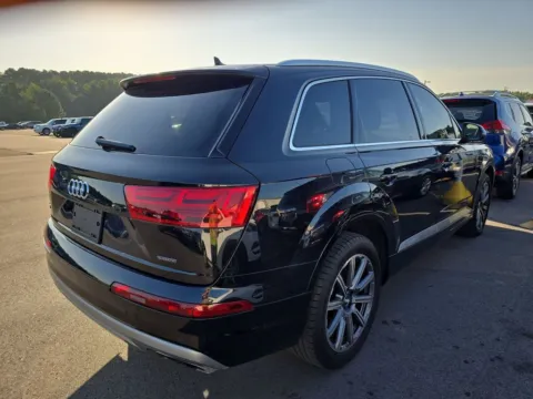 More photos of 2019 Audi Q7 45 Premium Plus quattro at Indy Auto Man, IN