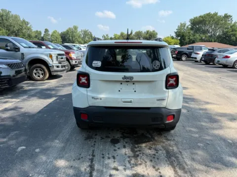 More photos of 2018 Jeep Renegade Latitude at Indy Auto Man, IN