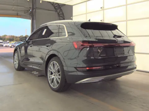 More photos of 2019 Audi e-tron Prestige quattro at Indy Auto Man, IN