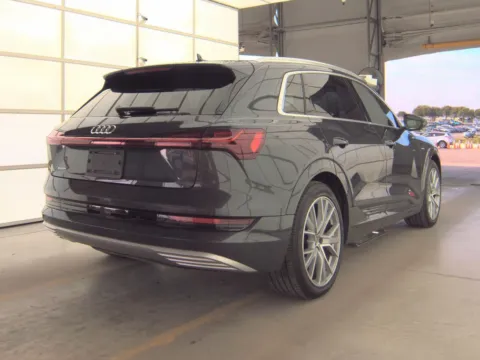 More photos of 2019 Audi e-tron Prestige quattro at Indy Auto Man, IN