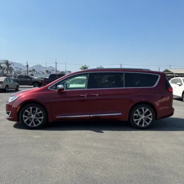 More photos of 2019 Chrysler Pacifica Limited at Indy Auto Man, IN