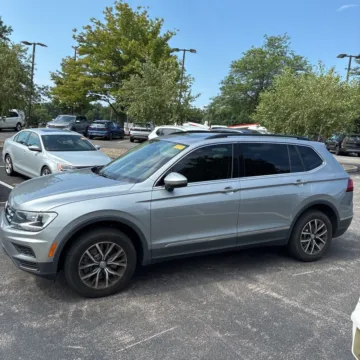 More photos of 2020 Volkswagen Tiguan 2.0T SE at Indy Auto Man, IN