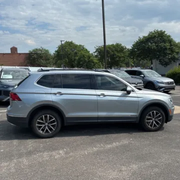 More photos of 2020 Volkswagen Tiguan 2.0T SE at Indy Auto Man, IN