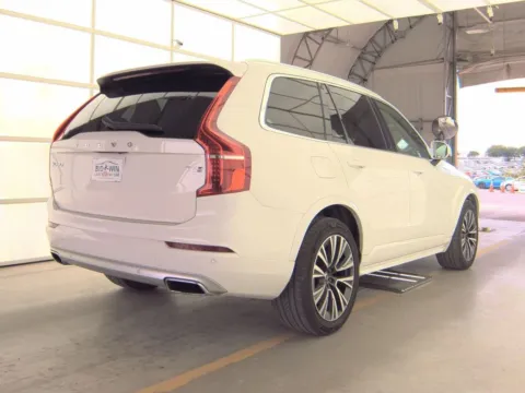 More photos of 2020 Volvo XC90 T6 Momentum at Indy Auto Man, IN