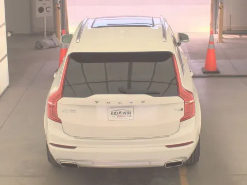 More photos of 2020 Volvo XC90 T6 Momentum at Indy Auto Man, IN