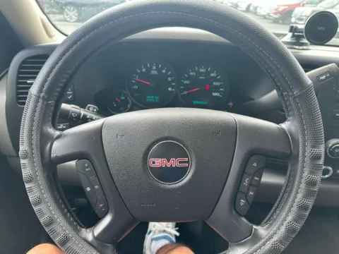 More photos of 2009 GMC Sierra 1500 SL at Indy Auto Man, IN