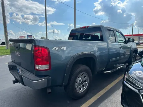 More photos of 2009 GMC Sierra 1500 SL at Indy Auto Man, IN