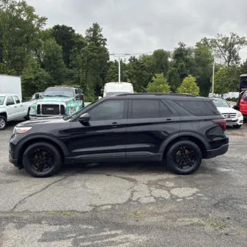More photos of 2021 Ford Explorer XLT at Indy Auto Man, IN