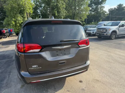 More photos of 2018 Chrysler Pacifica Touring L at Indy Auto Man, IN