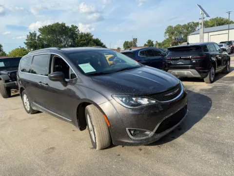 Gray 2018 Chrysler Pacifica Touring L for sale in Indianapolis, IN