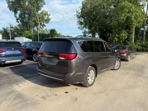 More photos of 2018 Chrysler Pacifica Touring L at Indy Auto Man, IN