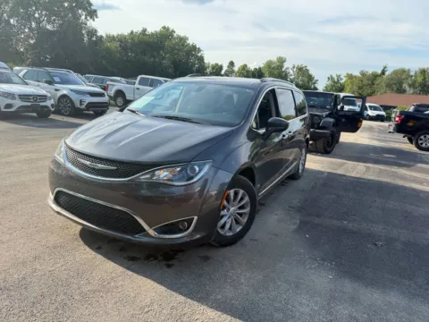 Another view of 2018 Chrysler Pacifica Touring L for sale in Indianapolis, IN at Indy Auto Man