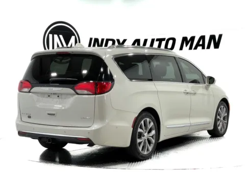 More photos of 2020 Chrysler Pacifica Limited at Indy Auto Man, IN
