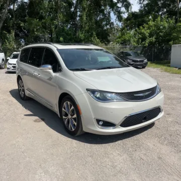 White 2020 Chrysler Pacifica Limited for sale in Indianapolis, IN