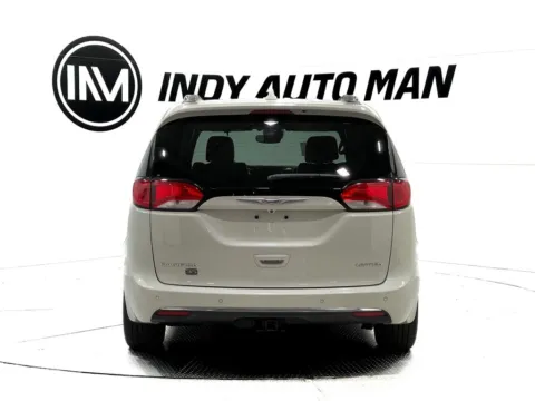 More photos of 2020 Chrysler Pacifica Limited at Indy Auto Man, IN