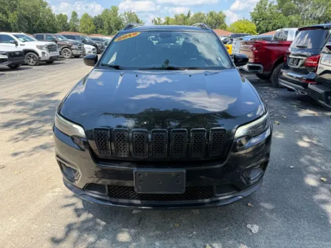 Photos of 2019 Jeep Cherokee Altitude for sale in Indianapolis, IN at Indy Auto Man