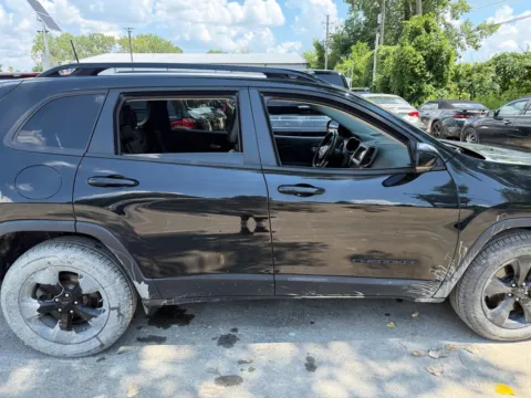 More photos of 2019 Jeep Cherokee Altitude at Indy Auto Man, IN