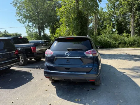 More photos of 2016 Nissan Rogue SL at Indy Auto Man, IN