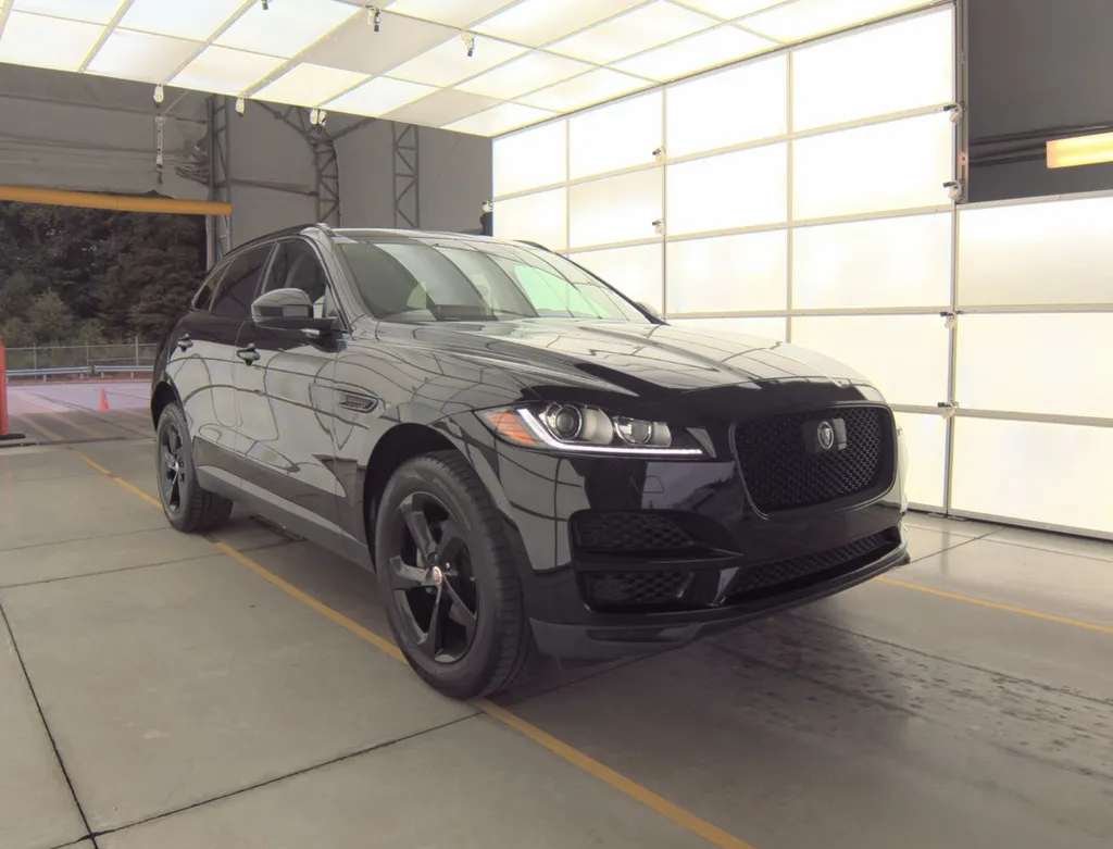 Black 2019 Jaguar F-PACE 25t Prestige for sale in Indianapolis, IN