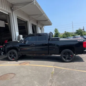 More photos of 2017 Chevrolet Silverado 1500 LT LT2 at Indy Auto Man, IN