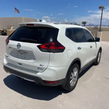 More photos of 2017 Nissan Rogue Hybrid SV at Indy Auto Man, IN