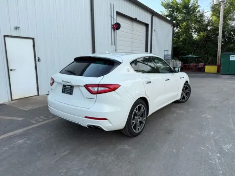 More photos of 2018 Maserati Levante GranLusso at Indy Auto Man, IN
