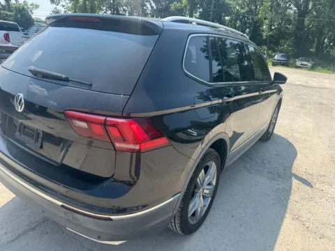 More photos of 2020 Volkswagen Tiguan 2.0T SEL at Indy Auto Man, IN