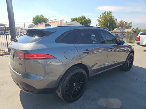 More photos of 2019 Jaguar F-PACE 25t Premium at Indy Auto Man, IN