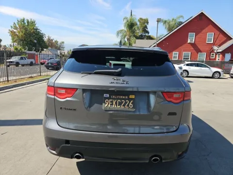 More photos of 2019 Jaguar F-PACE 25t Premium at Indy Auto Man, IN