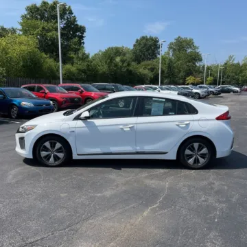 More photos of 2019 Hyundai Ioniq Plug-In Hybrid at Indy Auto Man, IN