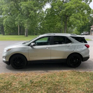 More photos of 2021 Chevrolet Equinox LT at Indy Auto Man, IN