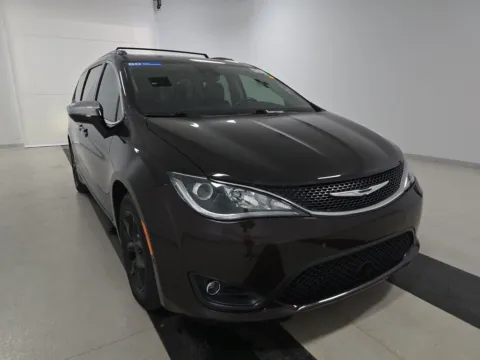 Unknown 2017 Chrysler Pacifica Limited for sale in Indianapolis, IN