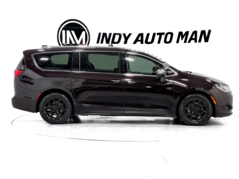Another view of 2017 Chrysler Pacifica Limited for sale in Indianapolis, IN at Indy Auto Man