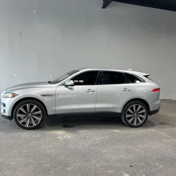 More photos of 2018 Jaguar F-PACE 25t Prestige at Indy Auto Man, IN