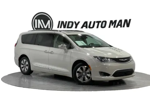 White 2017 Chrysler Pacifica Hybrid Platinum for sale in Indianapolis, IN