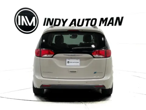 More photos of 2017 Chrysler Pacifica Hybrid Platinum at Indy Auto Man, IN