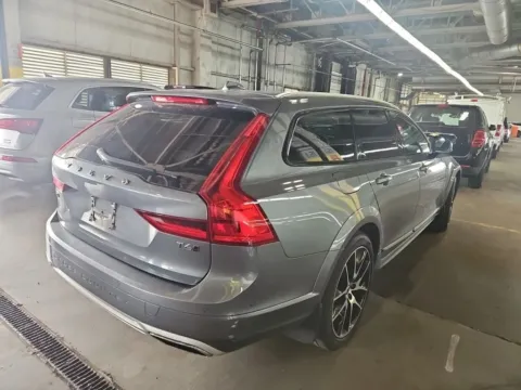 More photos of 2018 Volvo V90 Cross Country T6 AWD at Indy Auto Man, IN